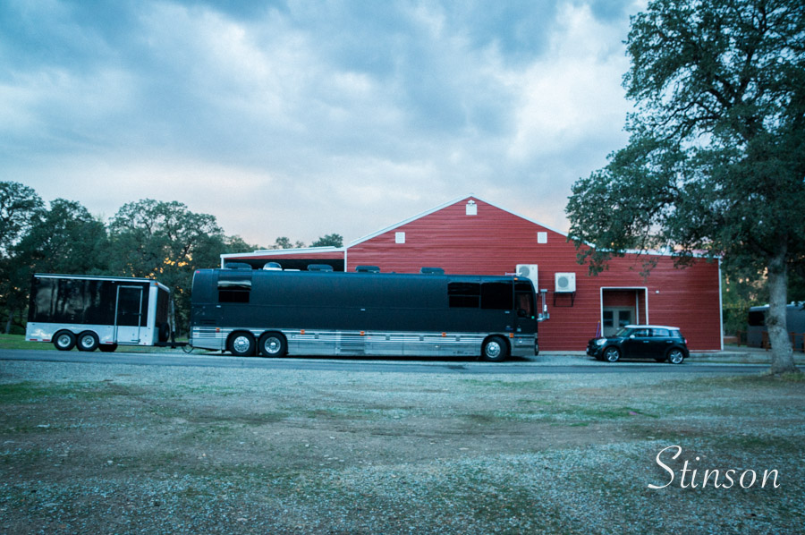 Merle-Bus in front of studio
